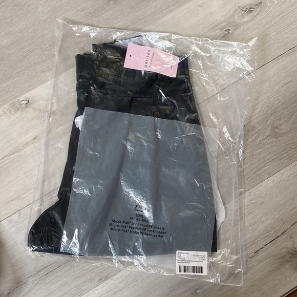 Miss Selfridge faux leather waist detail short in black Petite 2 NWT in packag - Picture 5 of 7